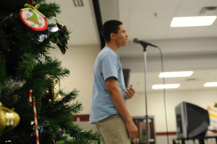 Chemistry club mixes Christmas and entertainment for great reaction
