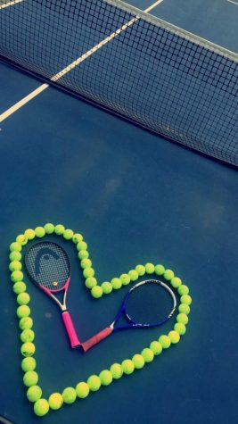 Junior Waits Half of High School Career to Pick Up Tennis