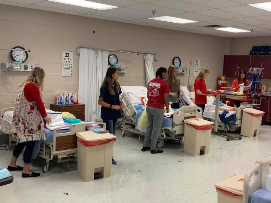 Medical Academy Students Plan for Internships