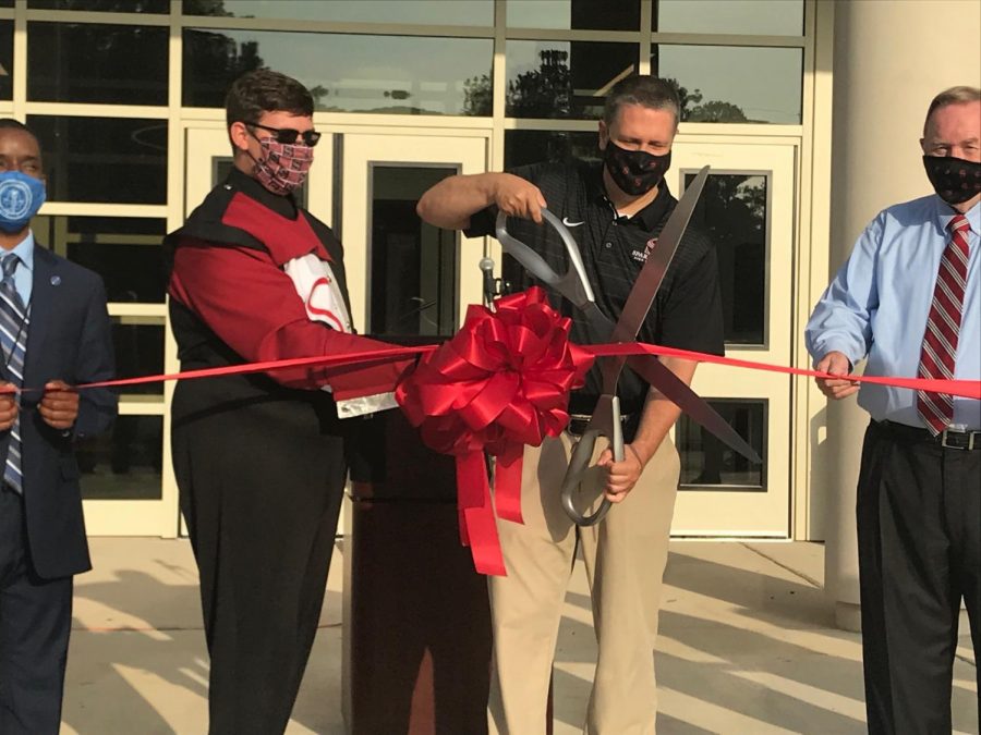 Principal+Chris+Shaw+cuts+the+ribbon+at+Fridays+ceremony+opening+the+new+Fine+Arts+Facility.+