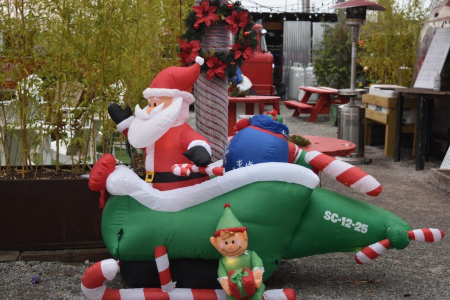 With the Alabama weather being mild, Midcity takes advantage of decorating outside. 