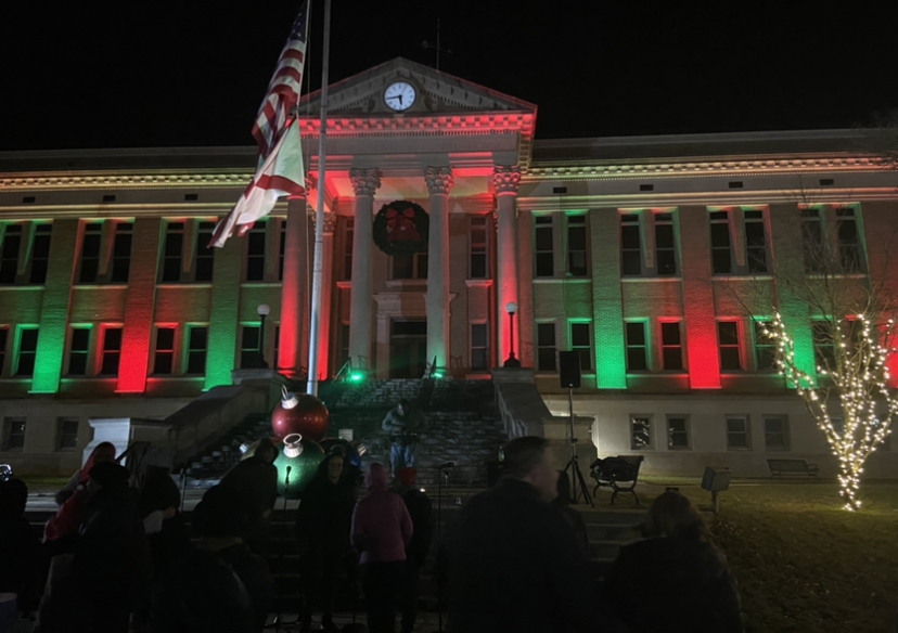 The+Limestone+County+Courthouse+glows+with+holiday+lighting+during+the+Sip+N+Cider+Festival.+