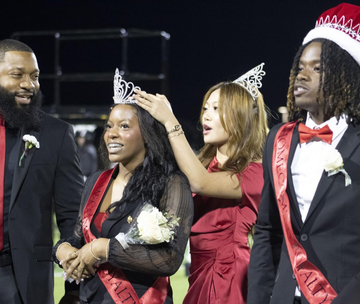 Crowning Queen and Crowed King